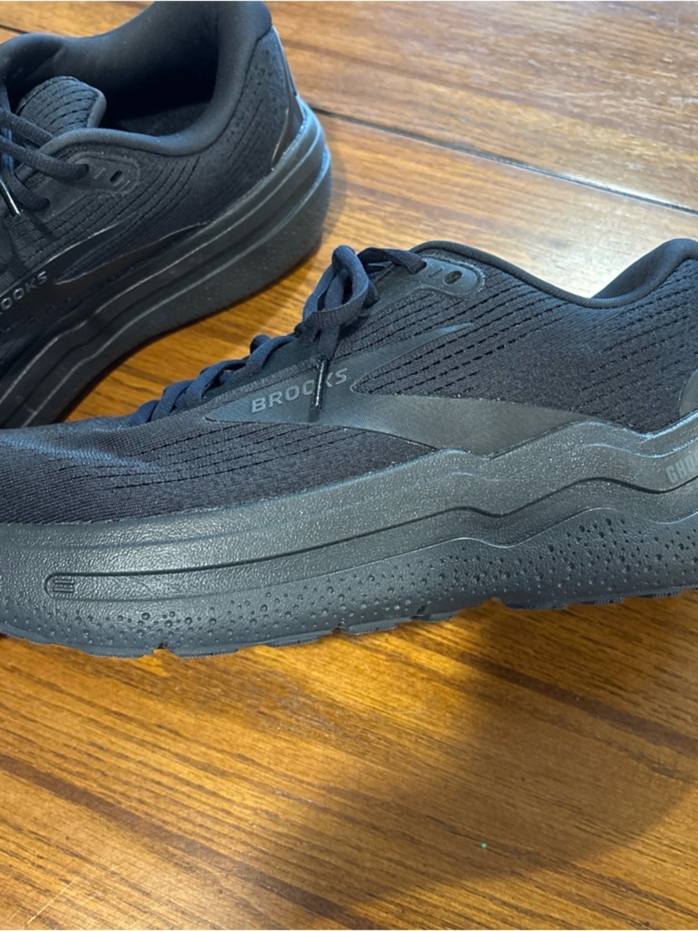 Brooks Ghost Max 2 Athletic Shoes - Picture 2 of 16